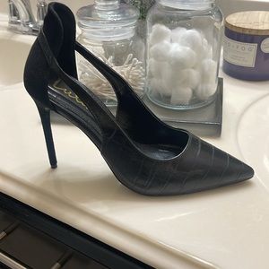 Sexy 4inch heel black stiletto.
